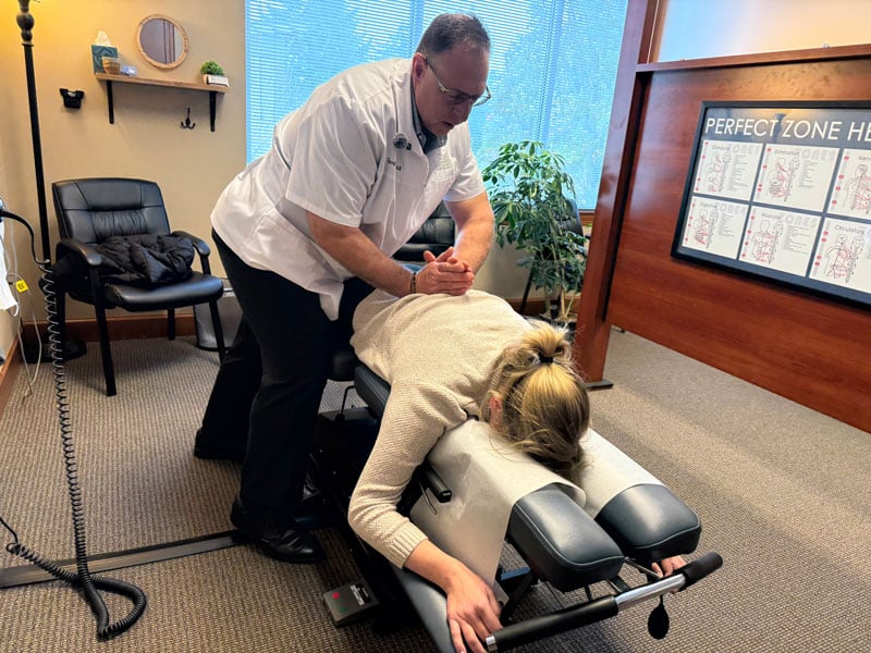 upper middle back pain causes female